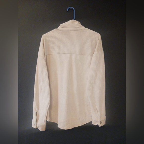 No Boundaries XL women's creme long-sleeve button down top - Picture 2 of 3